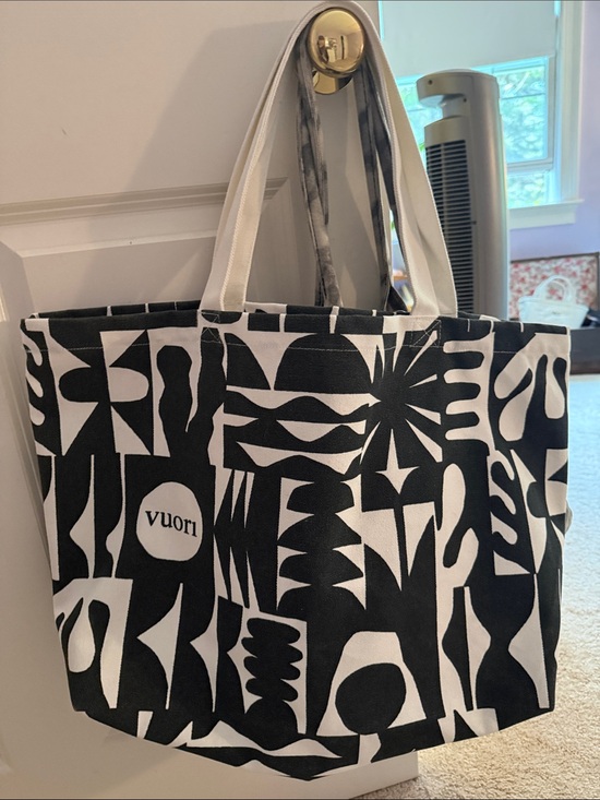 Vuori Handbags - Vuori Green & White Graphic Canvas Tote
